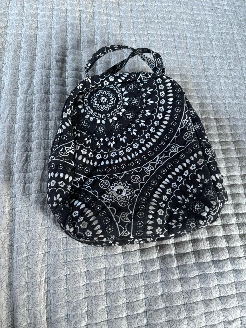 Vera Bradley Black and White Mandala lunchbox carrier